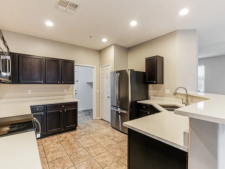 1444 N 80th Dr — Photo 7
