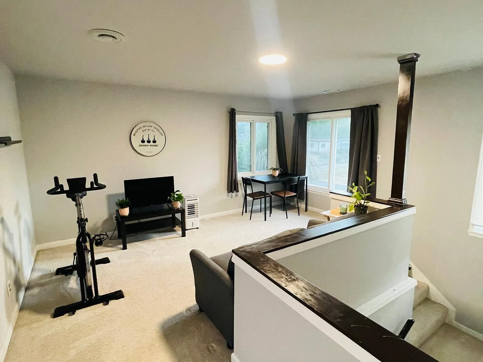 6 bed, 2900 sqft, $1,200 — Photo 3