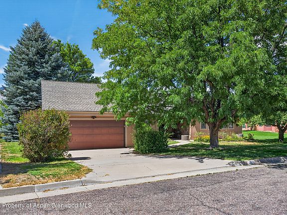 2nd image of 259 Willow Creek Trl