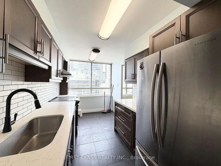 633 Bay St #2516 — Photo 24