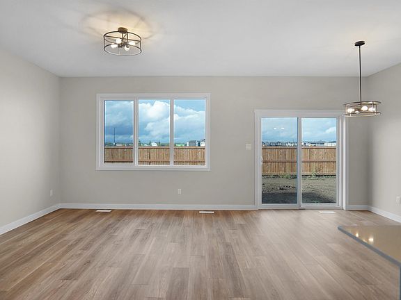 5th image of 20924 16th Ave NW