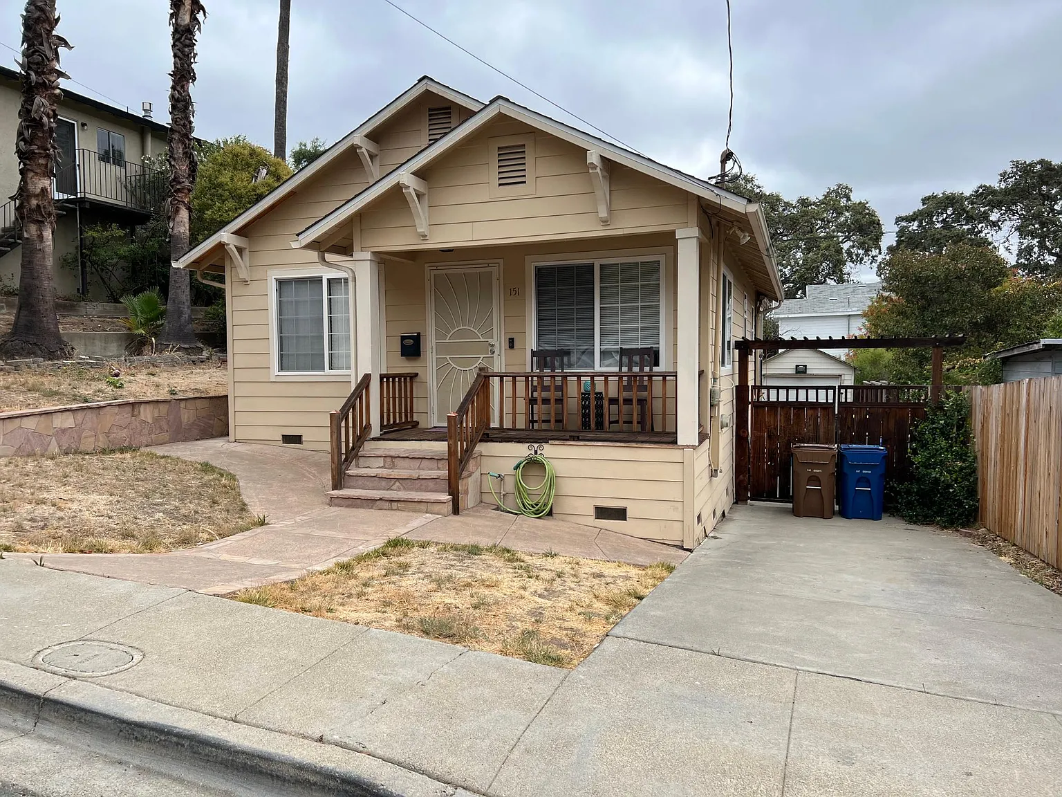151 Robinson St photo 1