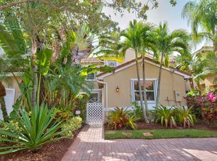 1120 Chestnut Ln, Hollywood, FL 33019