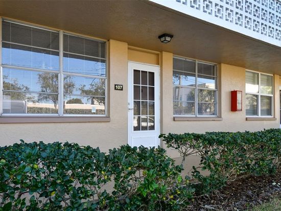 5095 Bay St NE APT 107, Saint Petersburg, FL 33703