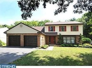 894 Village Cir, Blue Bell, PA 19422