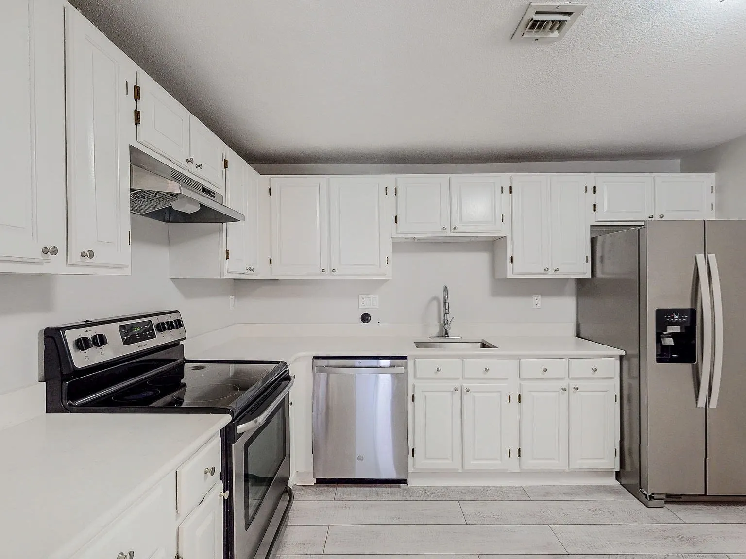 2 bed, 1385 sqft, $3,100 — Photo 4