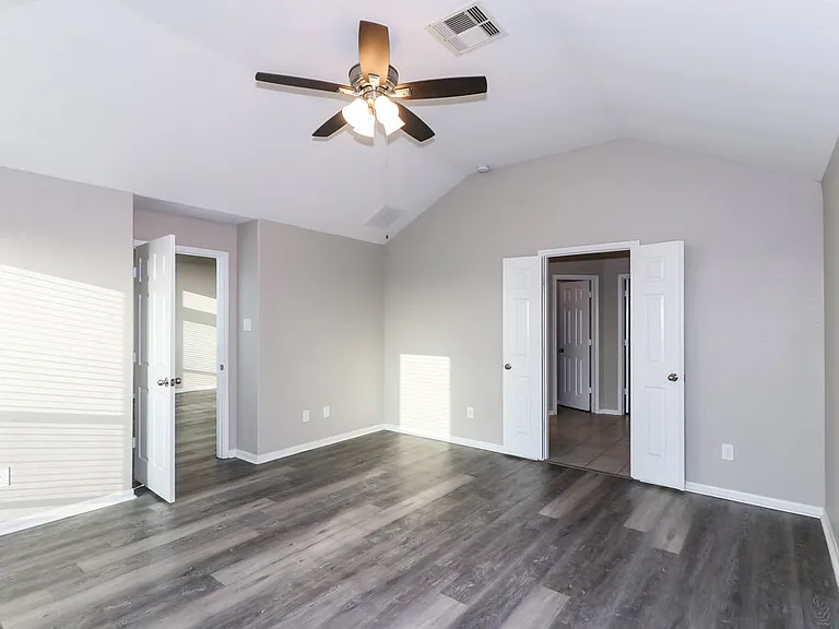 1902 Walnut Green Cir — Photo 8