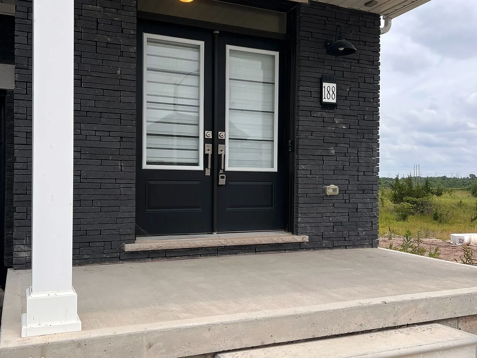 4 bed, $2,600 — Photo 2