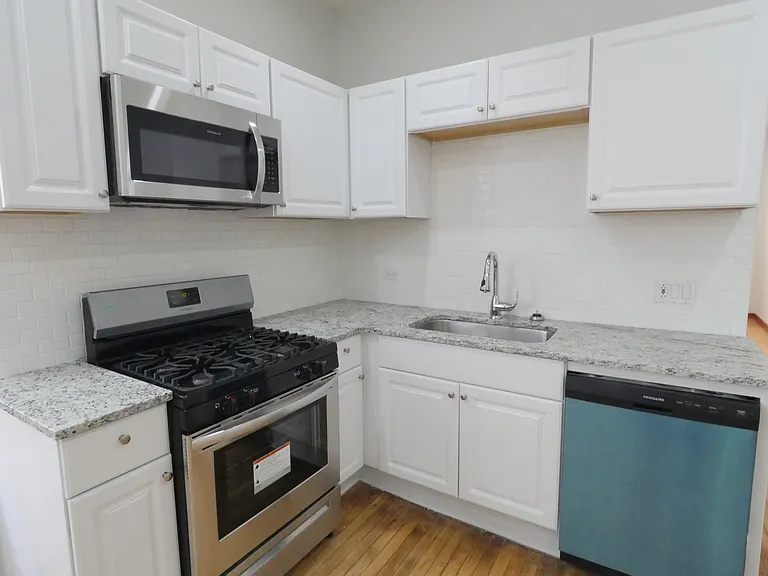 1424 N Maplewood Ave #3F — Photo 2