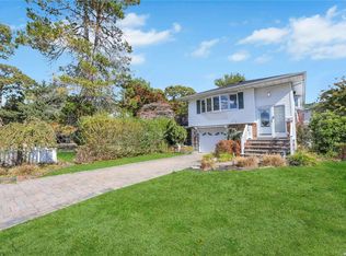 29 Wyant Ave, Ronkonkoma, NY 11779