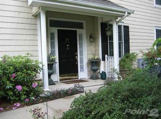 27 Woods Edge Rd, Old Tappan, NJ 07675