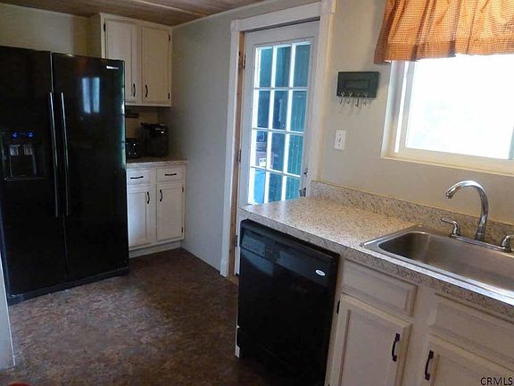 4th image of 146 Paine St