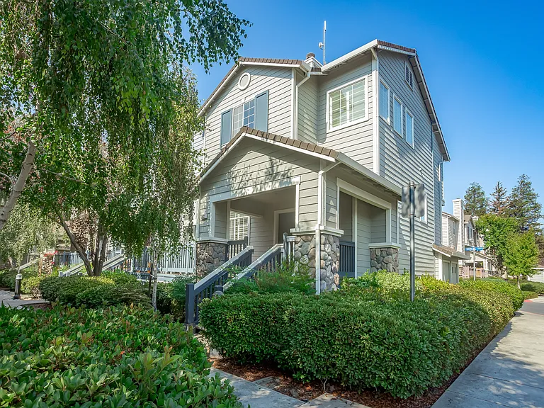 1831 Sterling Lndg — Photo 2