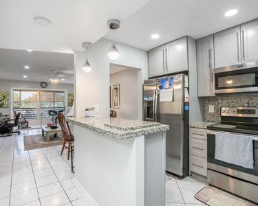 9001 Sunrise Lakes Blvd APT 301, Sunrise, FL, 33322