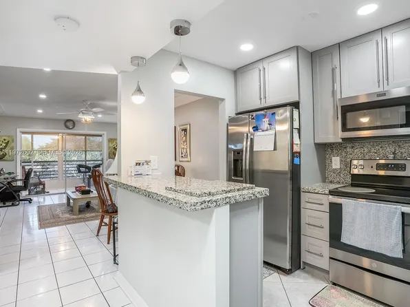 9001 Sunrise Lakes Blvd APT 301, Sunrise, FL 33322