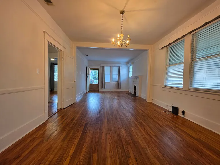 1118 E 39th St — Photo 3