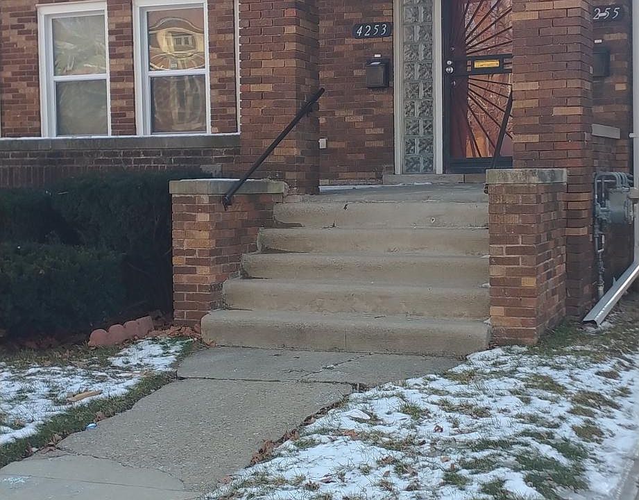 1st image of 4253 W Buena Vista St