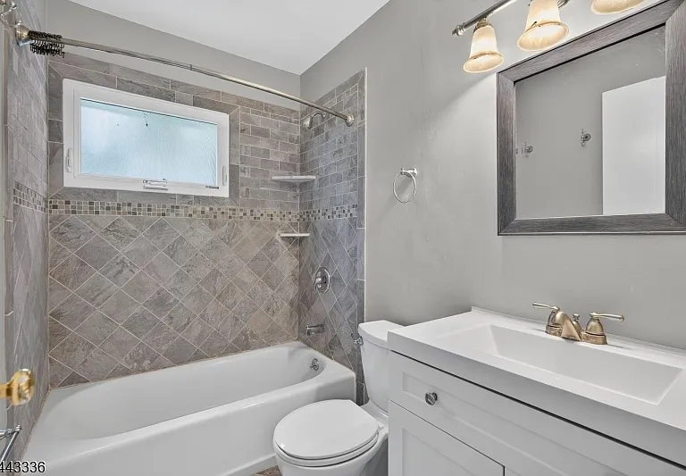 42 Woodcrest Dr — Photo 11