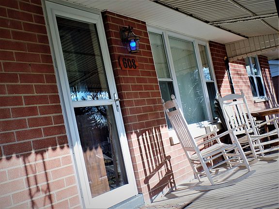 3rd image of 608 Bonnycastle Ave