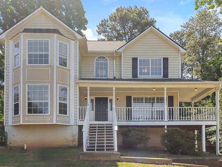 2249 June Ct SW — Photo 1
