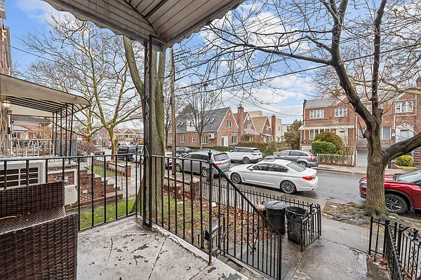 Sold by 5 Boro Realty Corp | media 19