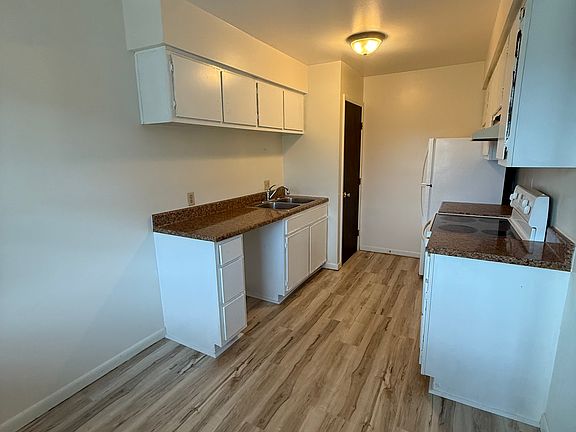 2nd image of 424 S Wolf Creek St #10