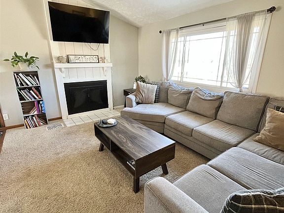 2nd image of 13527 Jefferson Cir