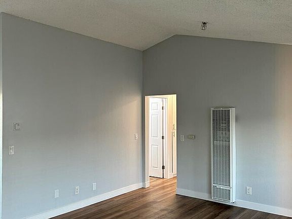 4th image of 13634 S Doty Ave #13