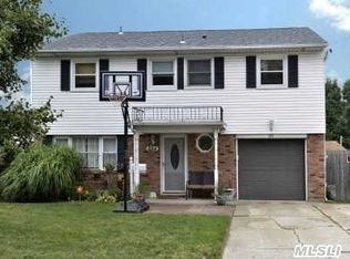 524 Plainview Rd, Plainview, NY 11803