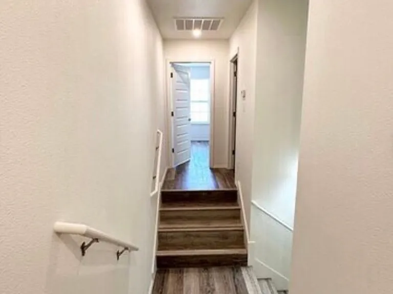 4223 W Santa Fe Street — Photo 6