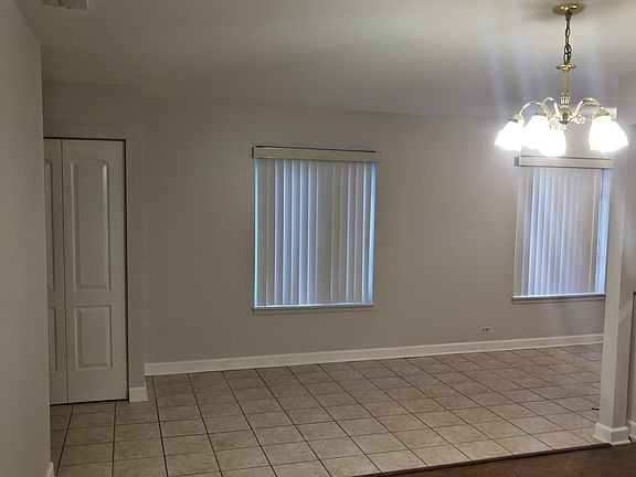4th image of 1589 Quaker Ln #106B
