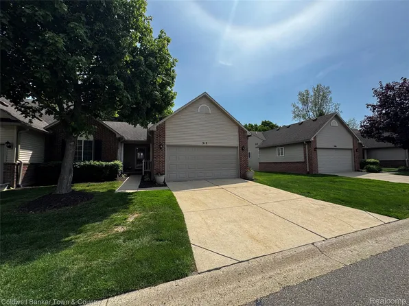 312 Redmaple Ln #30, Brighton, MI 48116