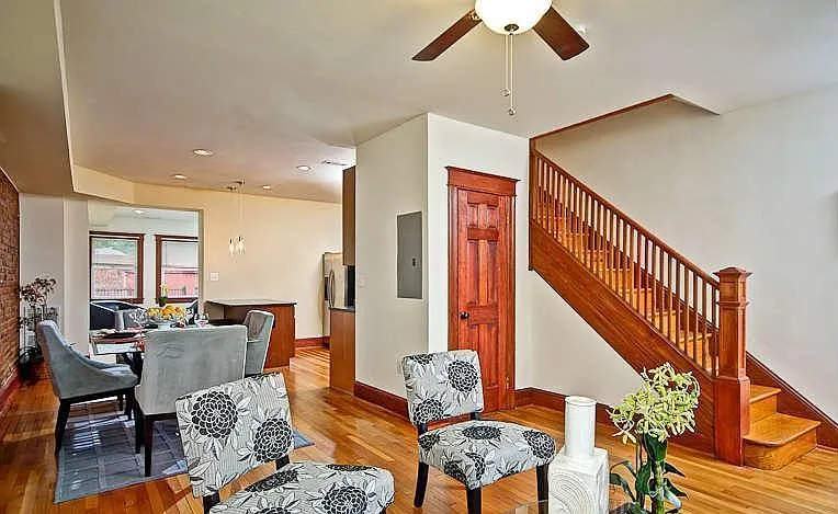 1313 E St NE — Photo 2