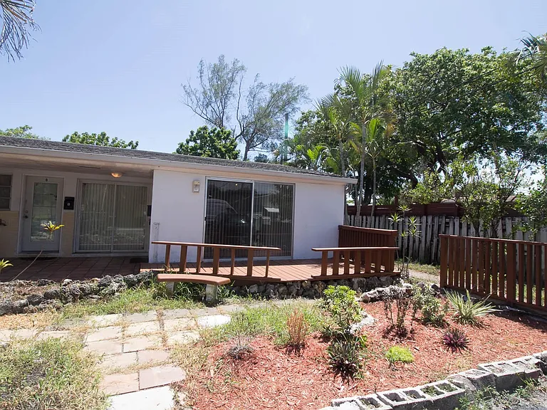 909 NE 12th Ave — Photo 16