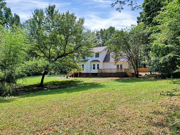 3rd image of 1012 Cave Springs Rd