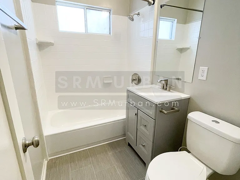 438 W Date St #5 — Photo 5