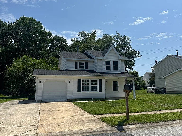 14 Danbury Dr — Photo 2