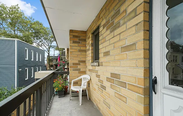 Sold by Crifasi Real Estate | media 34