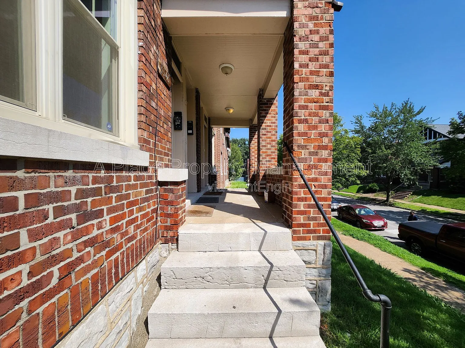 1 bed, 1.0 bath, 918 sqft, $995 — Photo 2