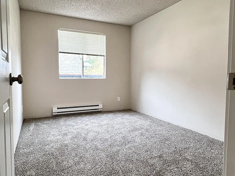 2405 Howard Ave #4 — Photo 17