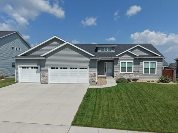2807 Maple Grove Dr, Cedar Falls, IA 50613