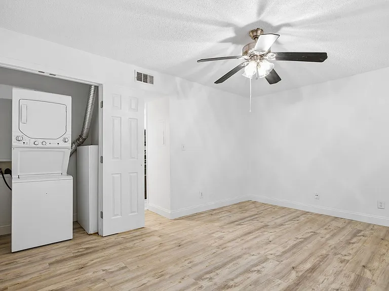 2729 Hurstview Dr — Photo 9