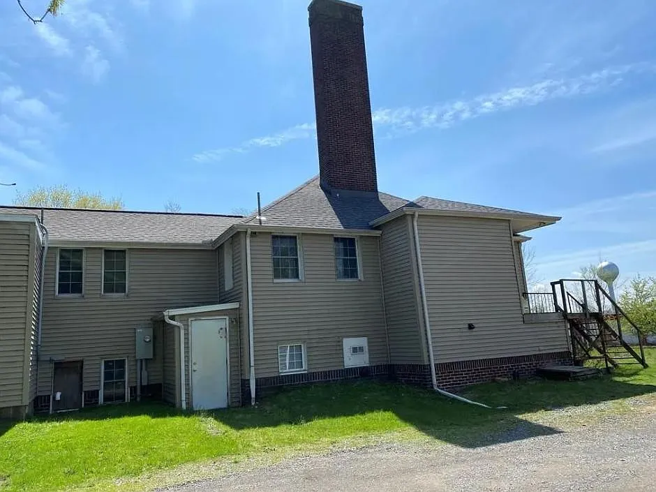 7860 W Ridge Road — Photo 3