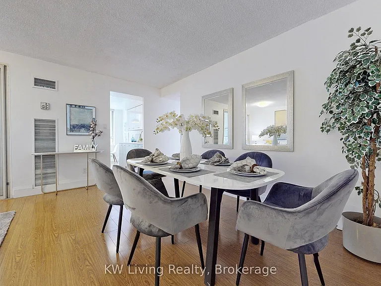 633 Bay St #814 — Photo 13