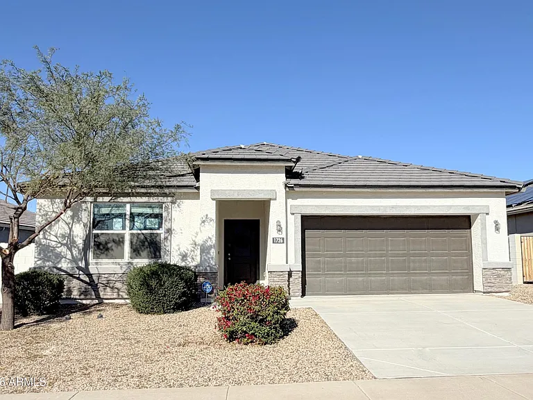 1925 W Pinkley Ave — Photo 1