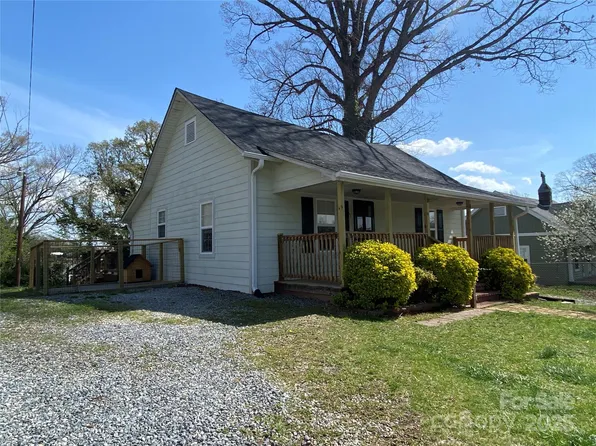 51 W Cross St, Marion, NC 28752