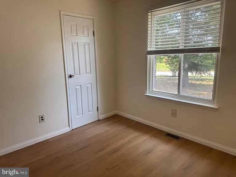220 Deerpark Ct — Photo 24