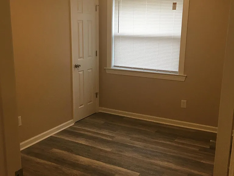 110 Wesley Rd — Photo 12