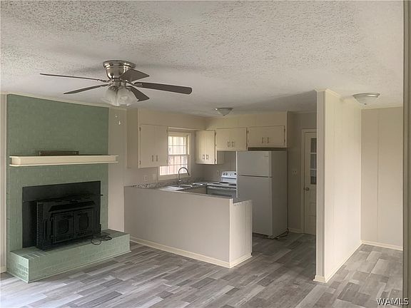 3rd image of 415 Banks Ave
