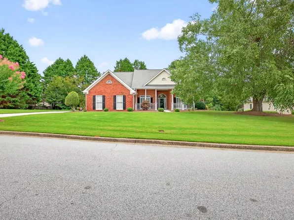 1480 Holly Manor Dr, Loganville, GA 30052